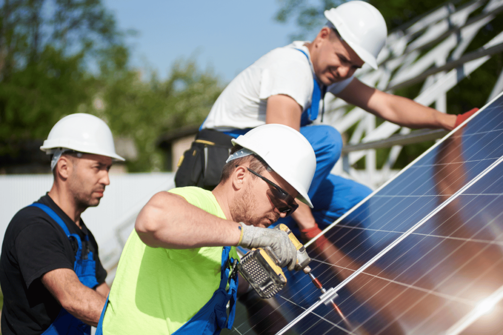 O processo de instalação de um gerador de energia solar Invest Sustain Energia Solar