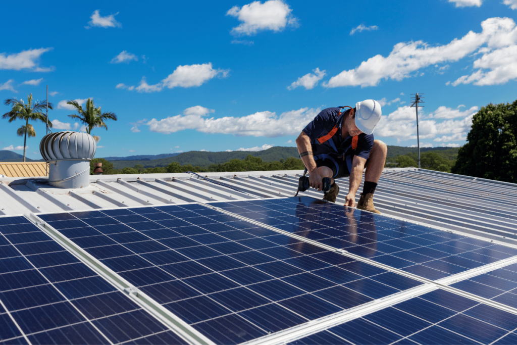 Instalação dos painéis solares Invest Sustain Energia Solar