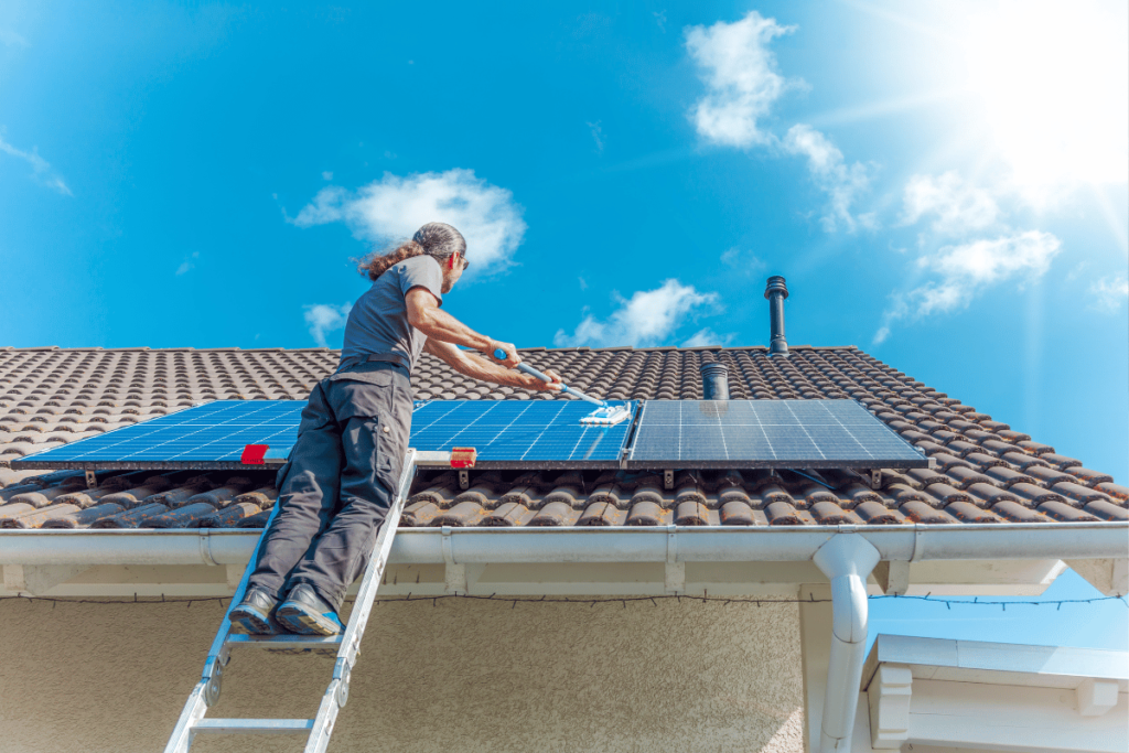 Manutenção e Cuidados com os Painéis Solares Invest Sustain Energia Solar