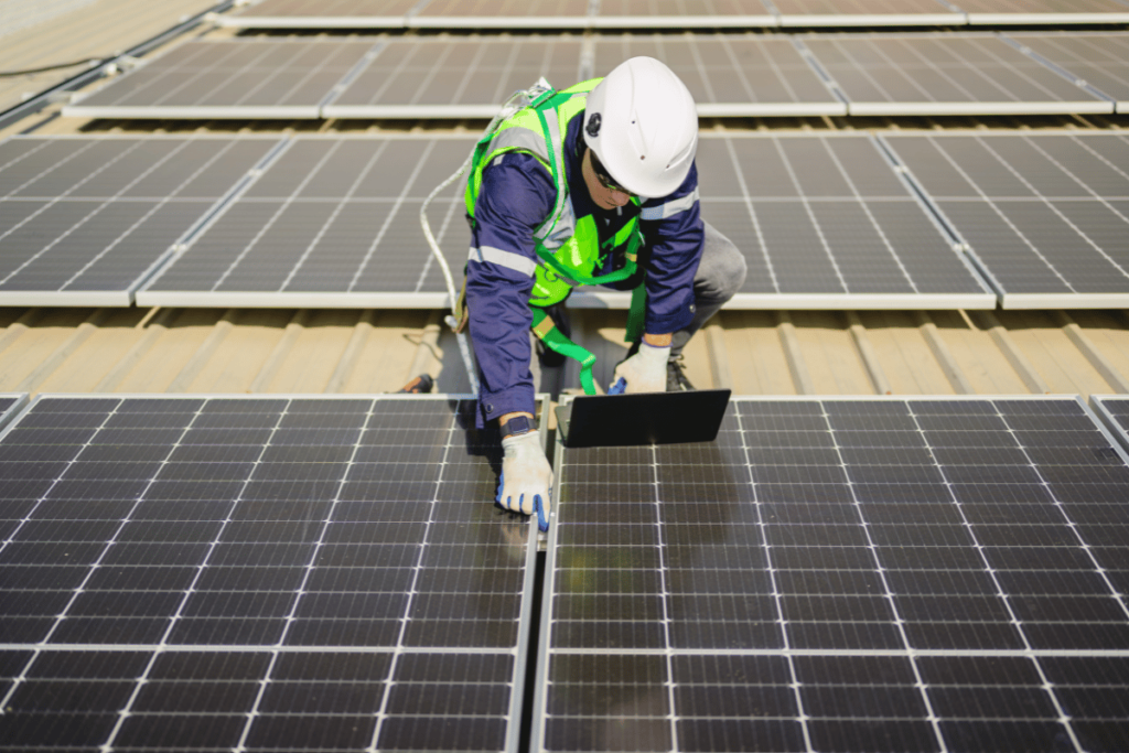 Manutenção e Monitoramento do Sistema Fotovoltaico Invest Sustain Energia Solar