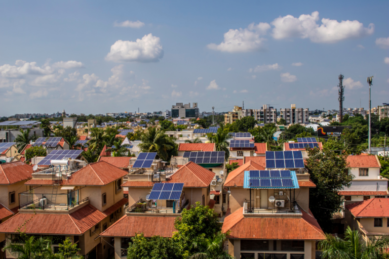 Condomínio solar o que é e como funciona Invest Sustain Energia Solar