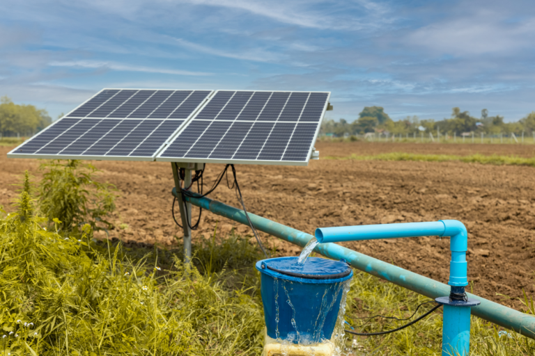 Quantas placas solares eu preciso para ligar uma bomba d'água de graça Invest Sustain Energia Solar