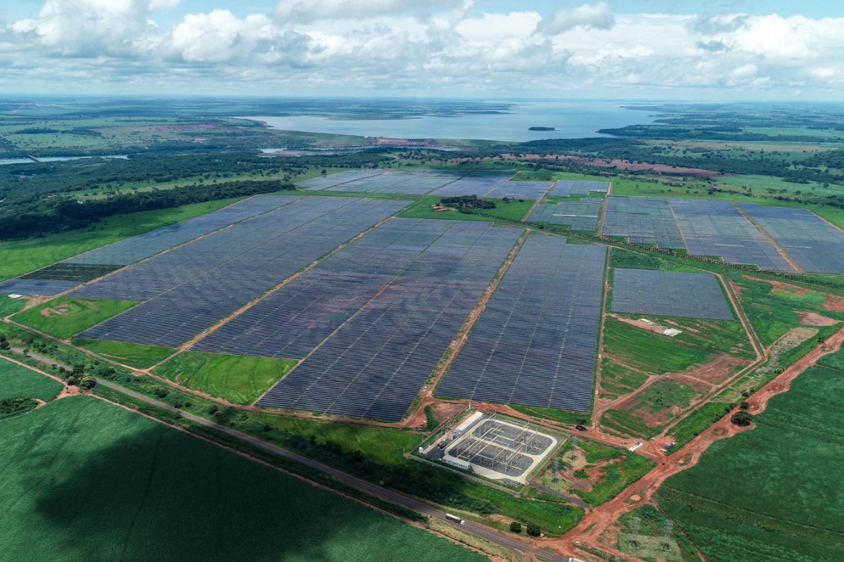 AES Brasil conclui expansão do complexo solar Ouroeste de 178 MW Invest Sustain Energia Solar