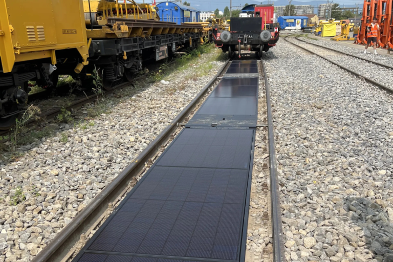 Sun-Ways inova com painéis solares em trilhos de trem Invest Sustain Energia Solar