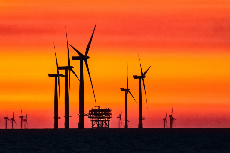 Toneladas de turbinas eólicas enferrujam no Nordeste, bilhões perdidos Invest Sustain Energia Solar