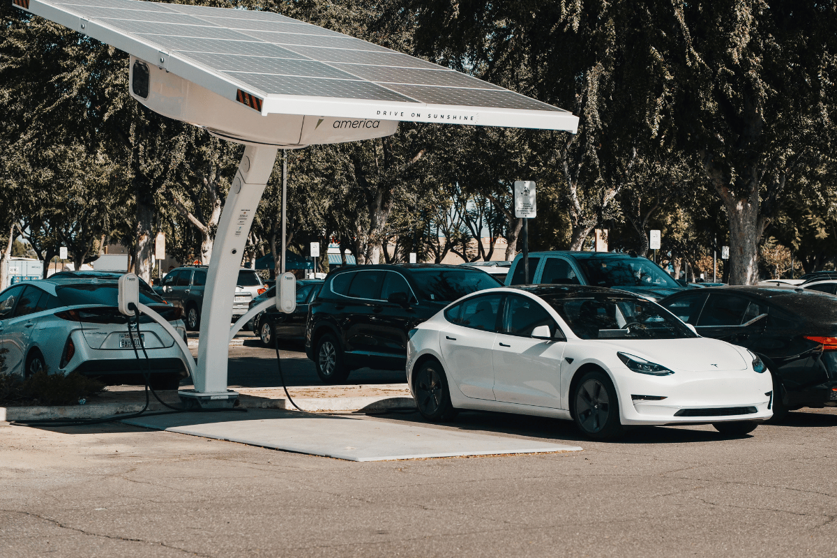 Medidas de Trump podem encarecer carros elétricos nos EUA Invest Sustain Energia Solar