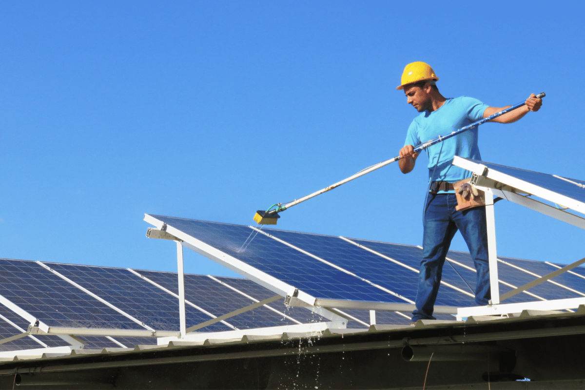 5 dicas para limpar placas solares e maximizar seu lucro Invest Sustain Energia Solar