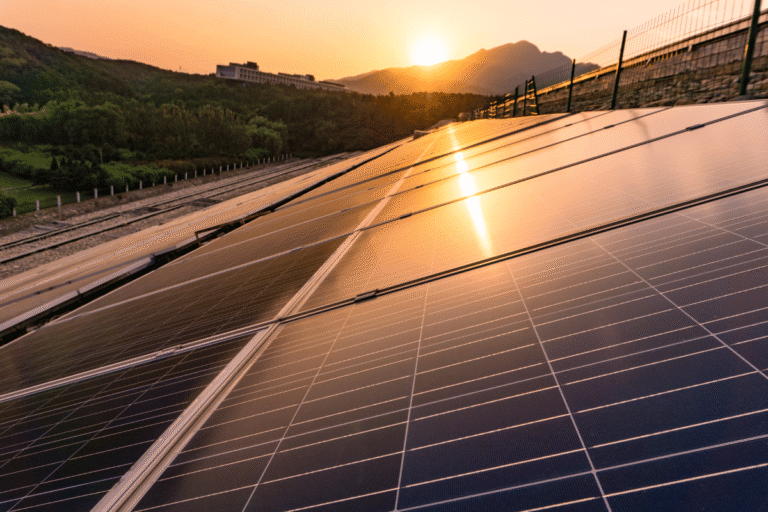 É verdade que a energia solar vem da luz e não do calor Invest Sustain Energia Solar